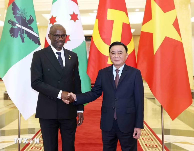 Thường trực Ban Bí thư Trần Cẩm Tú tiếp Tổng Thư ký Đảng CNDD-FDD Burundi
