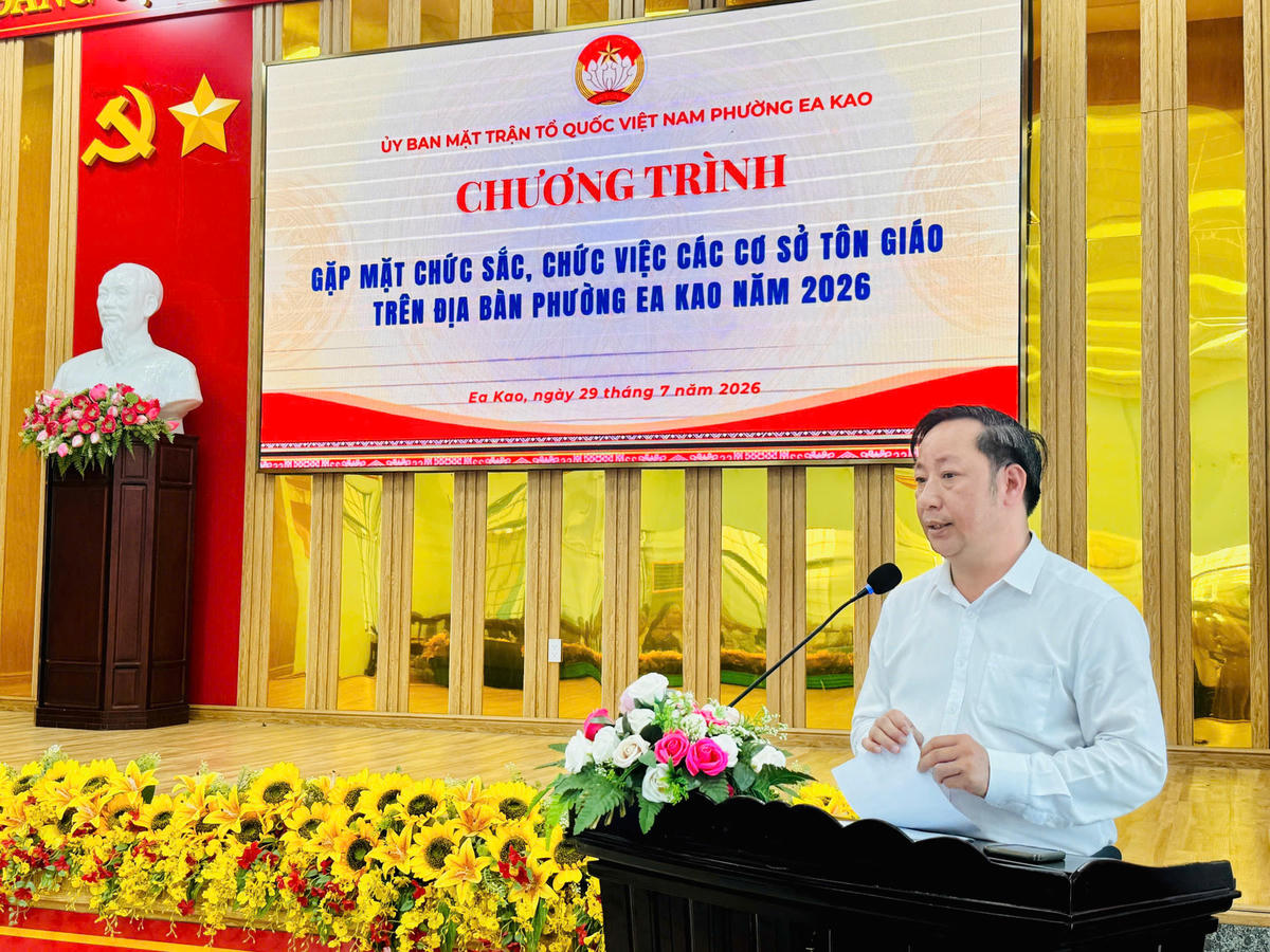 Ông Trần Công Hữu, Phó Chủ tịch UBND phường Ea Kao phát biểu.