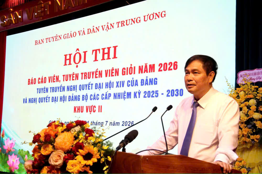 Ông Phan Xuân Thủy, Phó Trưởng ban Tuyên giáo và Dân vận Trung ương phát biểu khai mạc hội thi. Ảnh: TL.