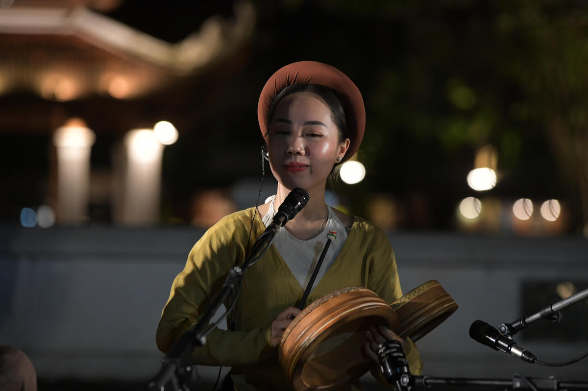 Câu chuyện về huyền tích nghề hát xẩm được kể lại, giúp khán giả hiểu hơn về hành trình gìn giữ di sản của các nghệ sĩ trẻ đến từ CLB “Xẩm 48h”.