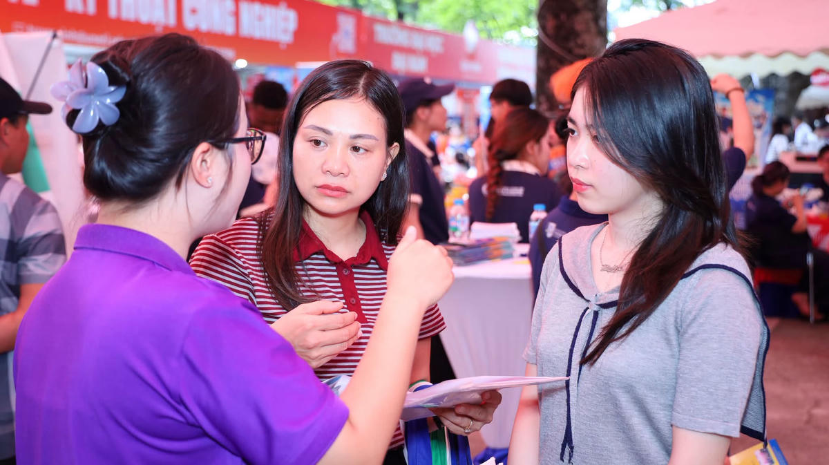  Tuyển sinh đại học 2026: Điểm chuẩn phân hóa mạnh
