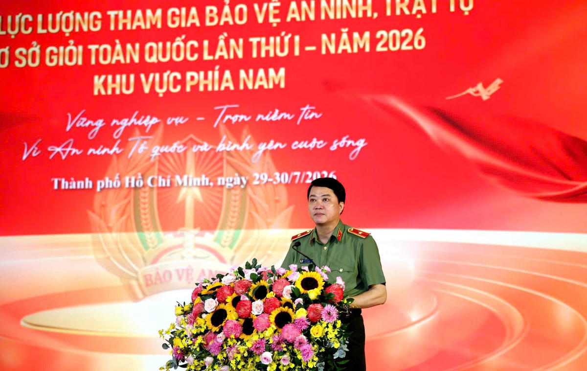 Thiếu tướng Nguyễn Viết Giang, Cục trưởng Cục Xây dựng phong trào bảo vệ an ninh Tổ quốc (Bộ Công an) phát biểu khai mạc. Ảnh: P.Lữ.