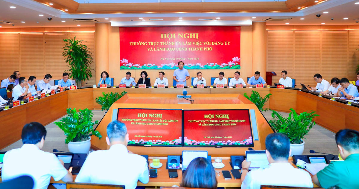 Bí thư Thành ủy Hà Nội Trần Đức Thắng chủ trì hội nghị.