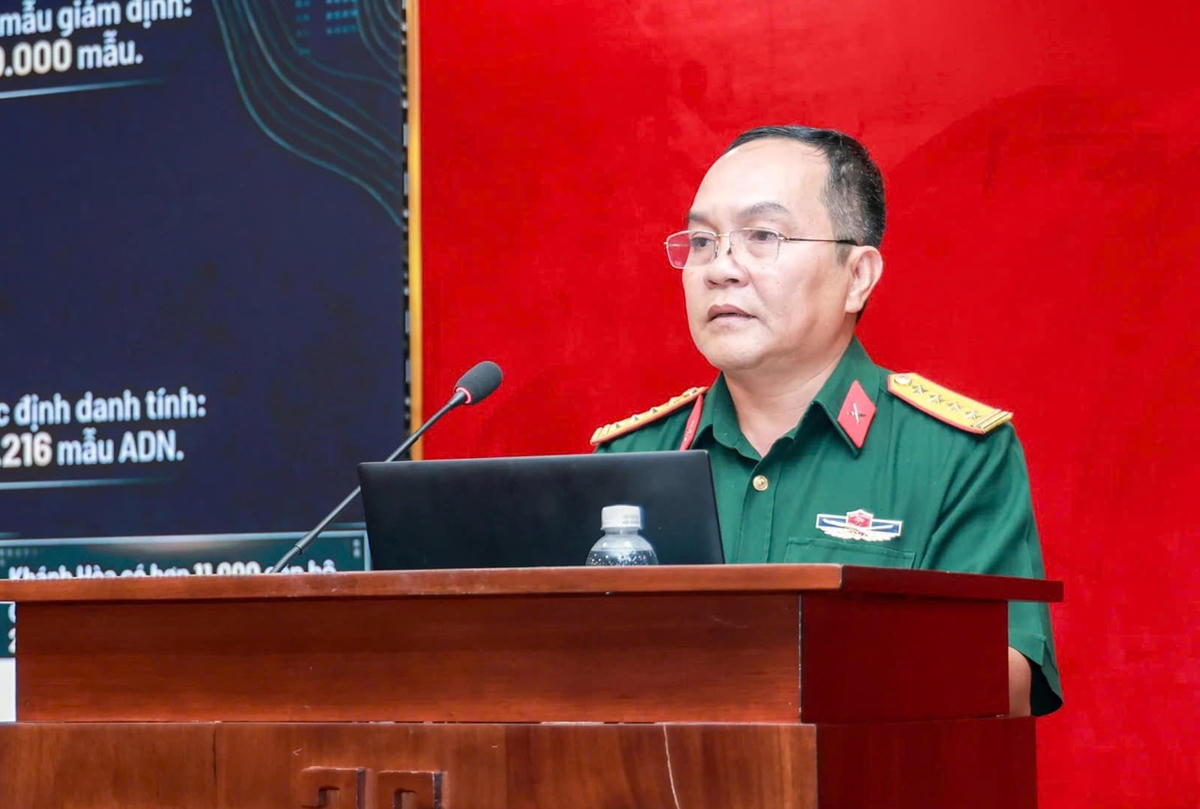 Đại tá Võ Văn Viên, Phó Chính ủy Bộ Chỉ huy Quân sự tỉnh Khánh Hòa thông tin chuyên đề “500 ngày đêm - Hành trình đi tìm đồng đội”. 
