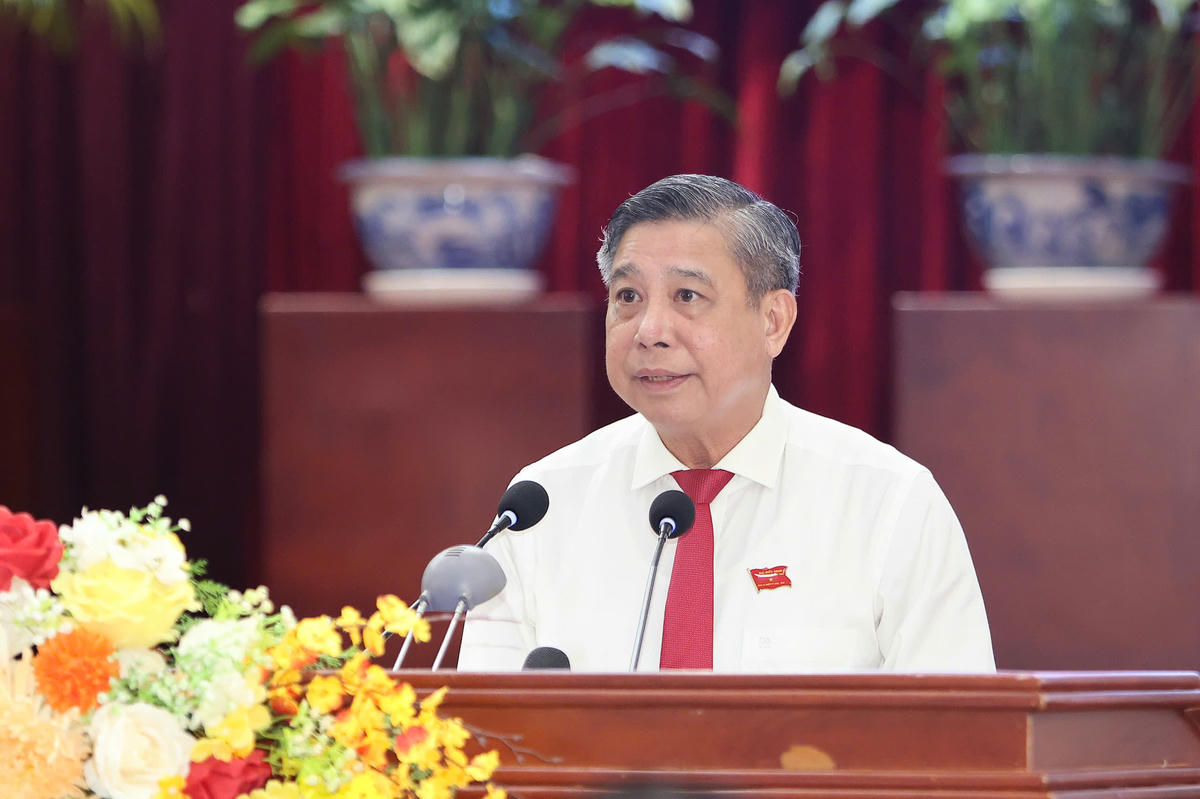 Phó Bí thư thường trực, Chủ tịch HĐND TP Cần Thơ Đồng Văn Thanh thông tin một số nội dung quan trọng tại kỳ họp. Ảnh Trung Phạm.