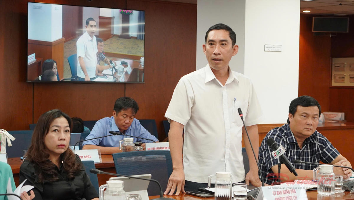 Đại diện UBND phường Vườn Lài (TP Hồ Chí Minh) cung cấp thông tin tại buổi họp báo. Ảnh: T.Luân.