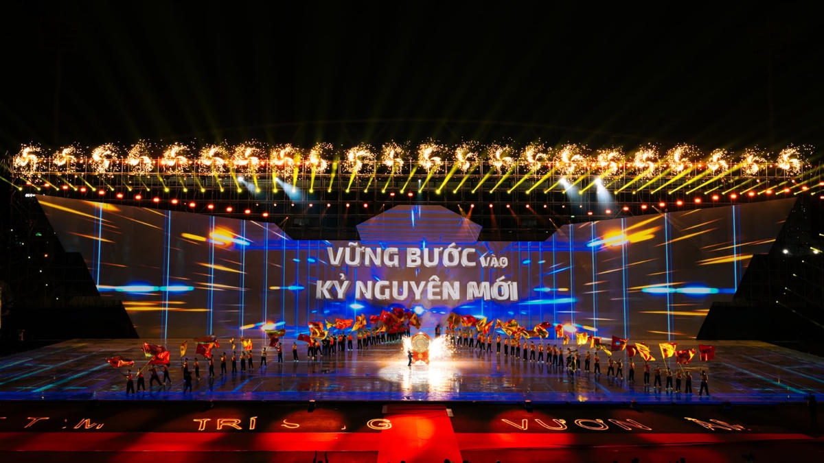 Với ban lãnh đạo SHB, một tổ chức vững mạnh là tổ chức biết tự tôn dân tộc. Ảnh: SHB.