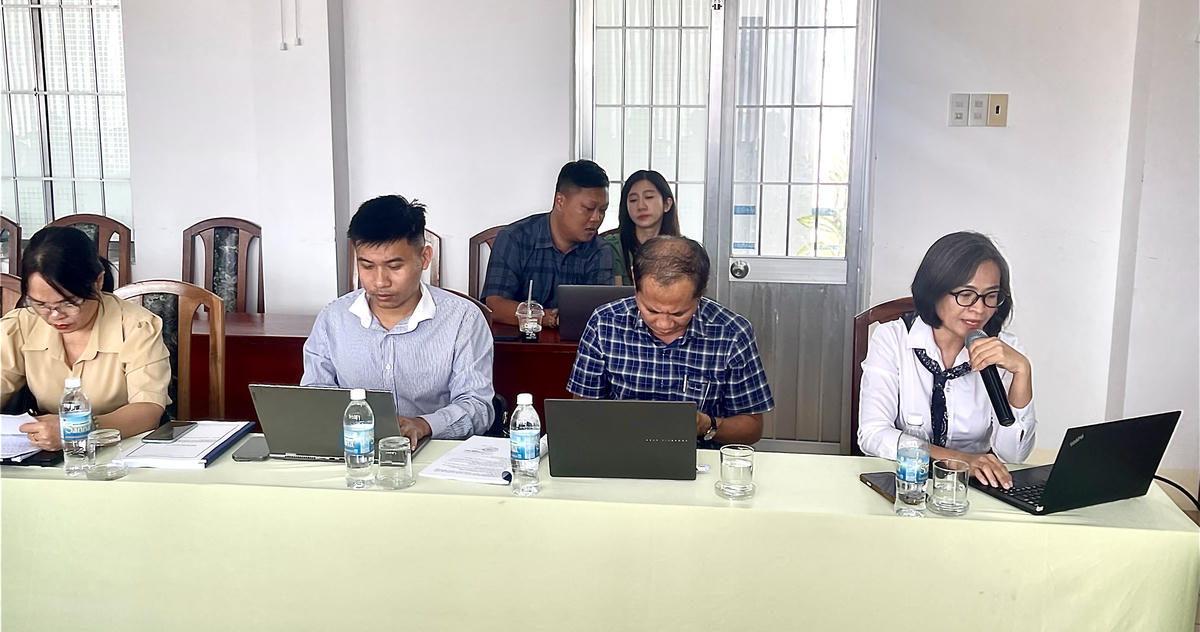 Các đại biểu tham gia đóng góp về việc đầu tư xây dựng dự án. Ảnh Thùy Trang