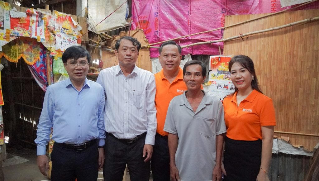 Dự án "Ngân hàng hạnh phúc" của SHB hiện diện kịp thời tại những "điểm nóng" khó khăn. Ảnh: SHB.