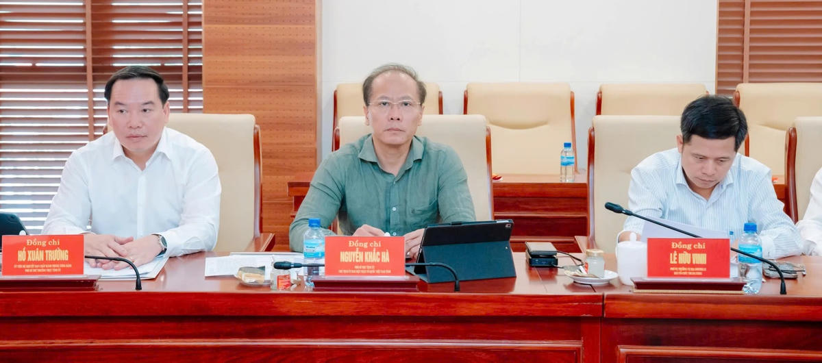 Lãnh đạo tỉnh Khánh Hòa tham dự hội nghị.