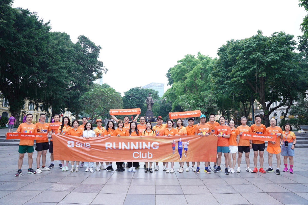 Người SHB “nhuộm cam” các cung đường trên cả nước trong buổi sáng cuối tuần.
