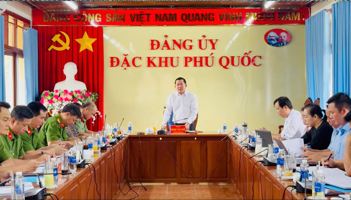 Quang cảnh buổi làm việc. Ảnh: Hoàng Dung