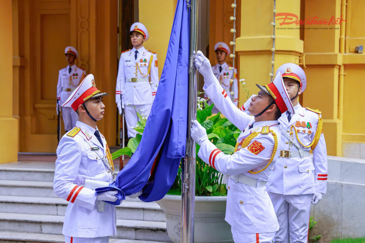 Lễ thượng cờ ASEAN được long trọng tổ chức tại trụ sở Bộ Ngoại giao. Ảnh: Quang Vinh