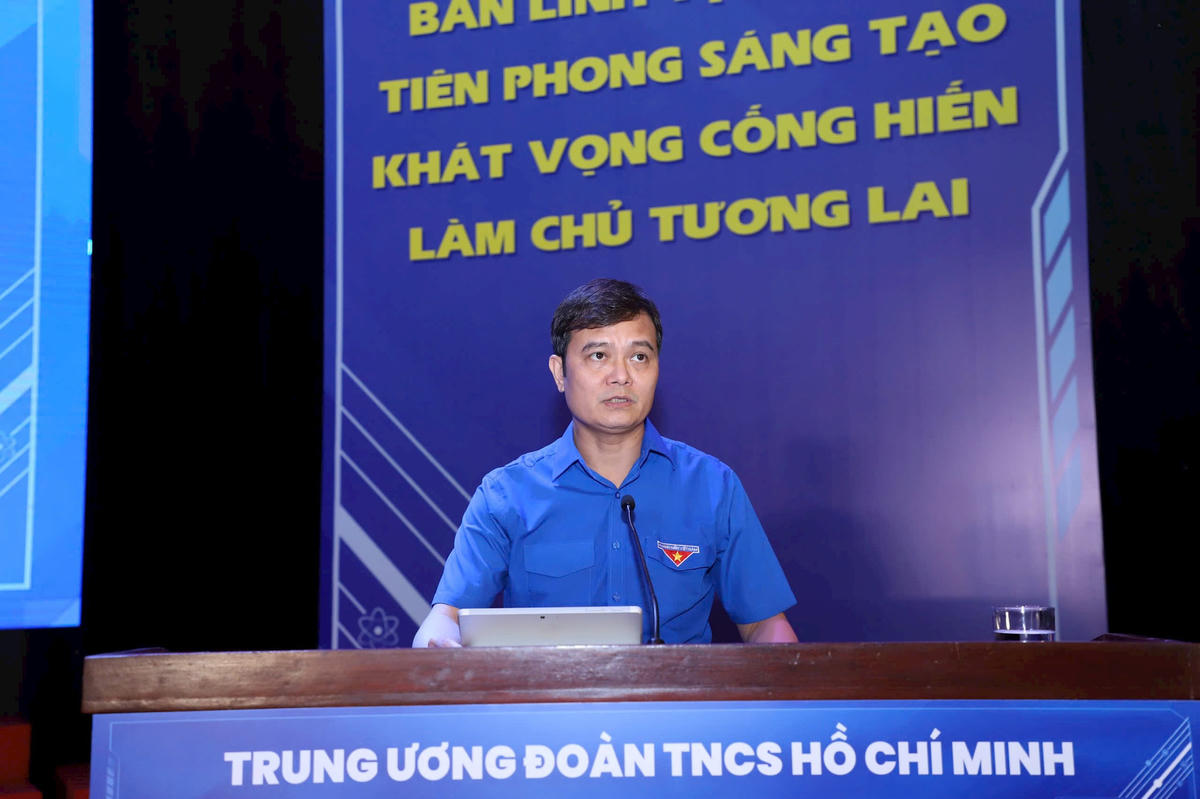 Ủy viên Trung ương Đảng, Phó  Chủ tịch Ủy ban Trung ương MTTQ Việt Nam, Bí thư thứ nhất Trung ương Đoàn Bùi Quang Huy quán triệt Nghị quyết. Ảnh: PV