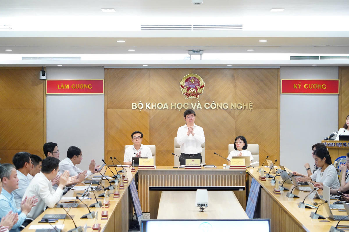 Toàn cảnh họp báo.
