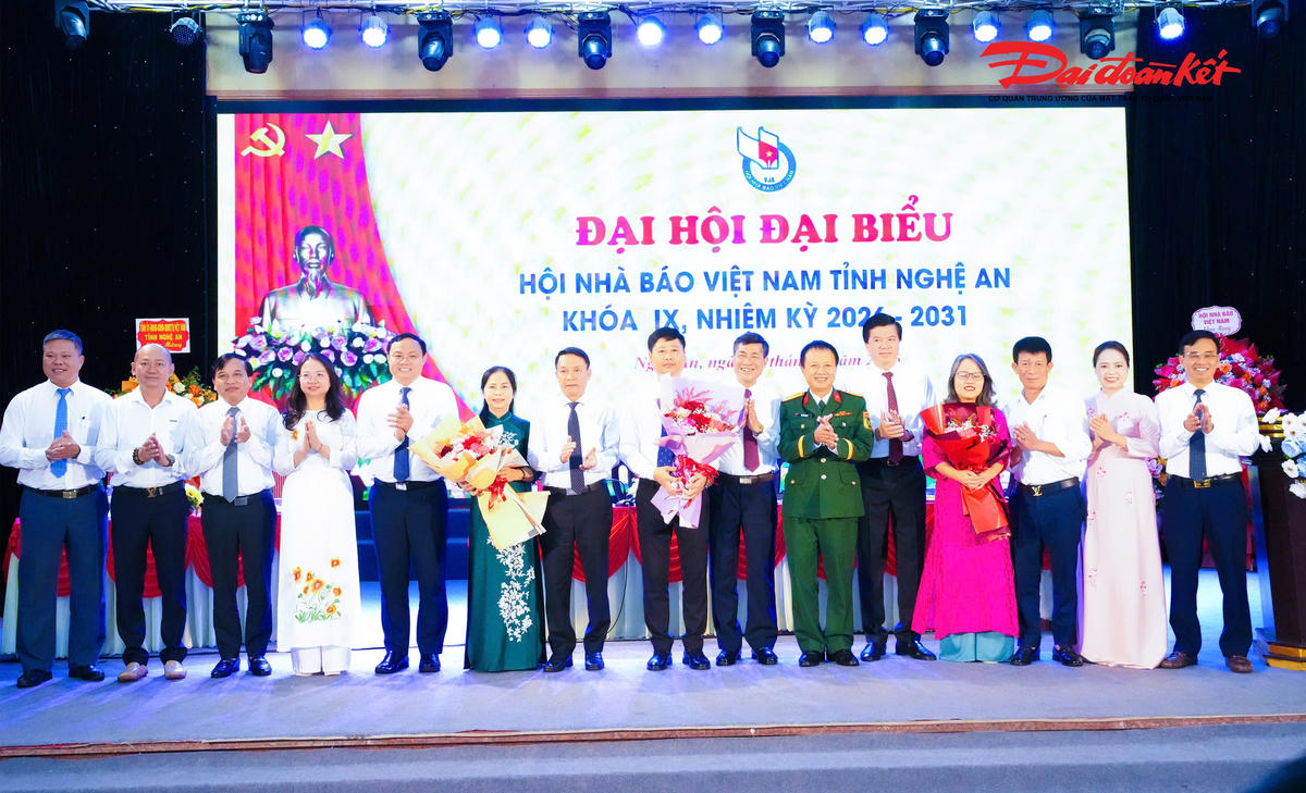 Ban Chấp hành Hội Nhà báo Việt Nam tỉnh Nghệ An khóa IX, nhiệm kỳ 2026-2031 ra mắt Đại hội gồm 11 ủy viên. Ảnh: ĐB