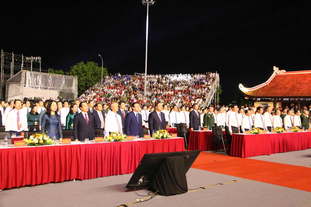 Lãnh đạo Đảng, Nhà nước, các ban, bộ, ngành Trung ương tham dự lễ kỷ niệm. Ảnh: Duy Hưng.