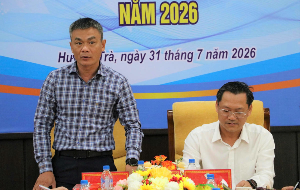 Ông Phạm Hoàng Đức, Bí thư Đảng ủy phường Hương Trà phát biểu tại buổi tọa đàm. Ảnh: CĐ.