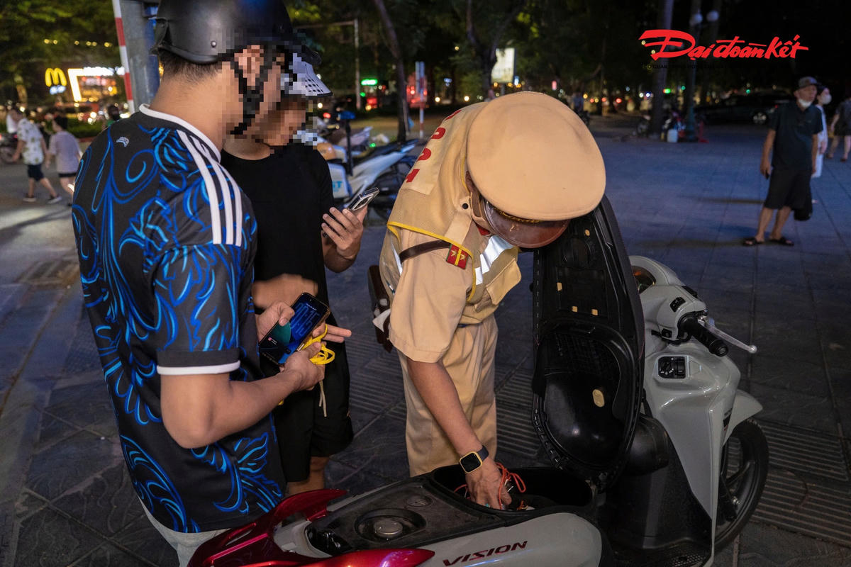 Theo Trung tá Vương Đăng Cường, lực lượng CSGT sẽ tập trung kiểm tra vào các khung giờ thường phát sinh vi phạm, bố trí lực lượng tại các tuyến đường và địa bàn có nguy cơ phức tạp về trật tự, an toàn giao thông. Việc xử lý không chỉ nhằm xử phạt mà còn góp phần nâng cao ý thức chấp hành pháp luật của người tham gia giao thông, phòng ngừa vi phạm từ sớm, hạn chế tai nạn xảy ra trên địa bàn.