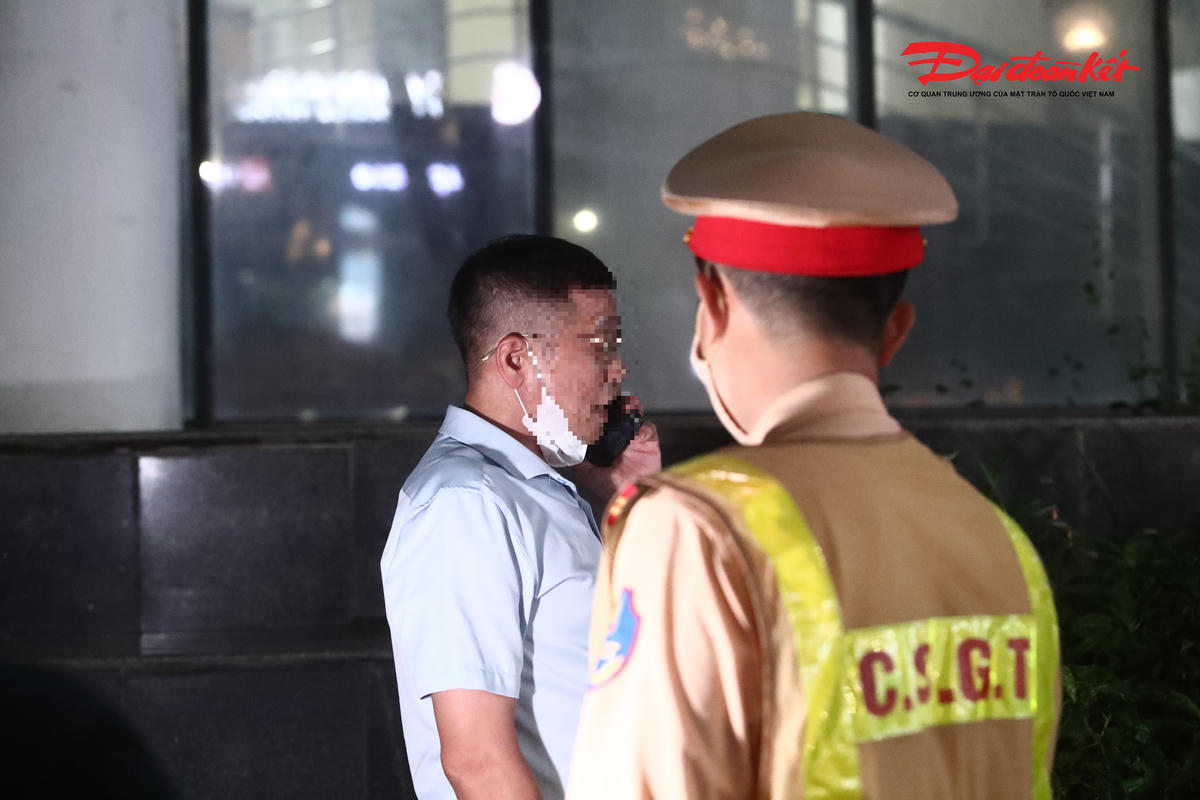 Một trường hợp đáng chú ý là ông H.H.S., điều khiển ô tô mang biển kiểm soát 29AF-516.XX. Khi được yêu cầu kiểm tra nồng độ cồn, tài xế ban đầu không hợp tác, nhiều lần chần chừ và có ý định không thực hiện yêu cầu của lực lượng chức năng.
