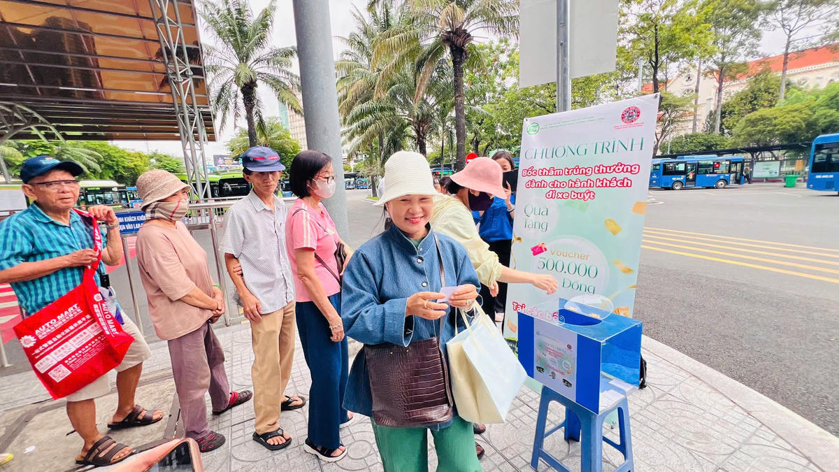 Chương trình tạo hiệu ứng tích cực với hành khách đi xe buýt. Ảnh: GTCC.