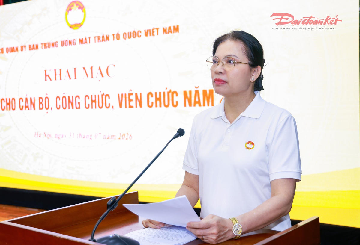 Phó Chủ tịch - Tổng Thư ký Hà Thị Nga phát biểu khai mạc lớp tập huấn.