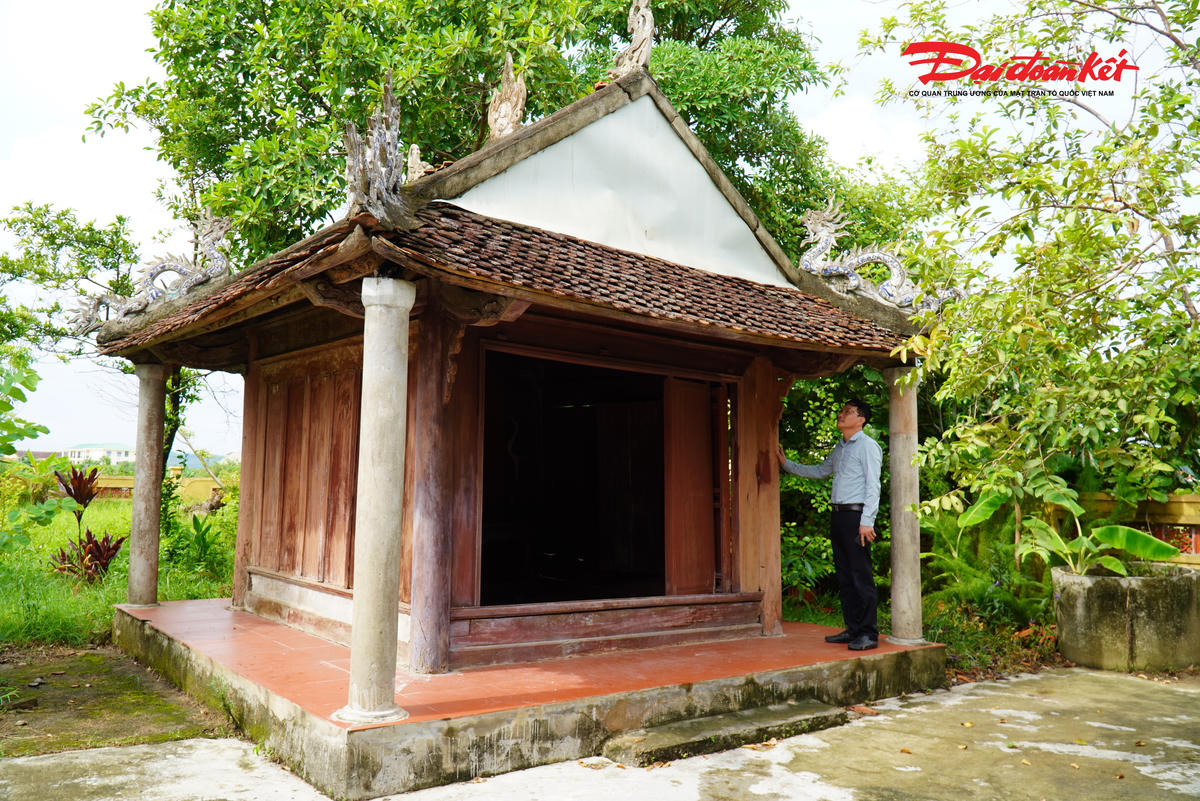 Được xây dựng từ đầu thế kỷ XVI để thờ danh tướng Nguyễn Xí, ngôi đình không chỉ là không gian sinh hoạt văn hóa của người dân địa phương mà còn là chứng nhân của những mốc son lịch sử cách mạng. Sau khi Đảng Cộng sản Việt Nam ra đời vào đầu năm 1930, tại đây, một nhóm thanh niên Tân Việt đã thành lập Chi bộ Cộng sản gồm 5 đảng viên, mở đầu cho phong trào cách mạng ở vùng hạ Can Lộc.