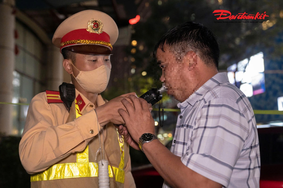 Trao đổi về công tác bảo đảm trật tự, an toàn giao thông, Trung tá Vương Đăng Cường, Đội trưởng Đội Cảnh sát giao thông đường bộ số 7 cho biết, đơn vị sẽ tiếp tục tăng cường tuần tra, kiểm soát, xử lý nghiêm các hành vi là nguyên nhân trực tiếp dẫn đến tai nạn giao thông.