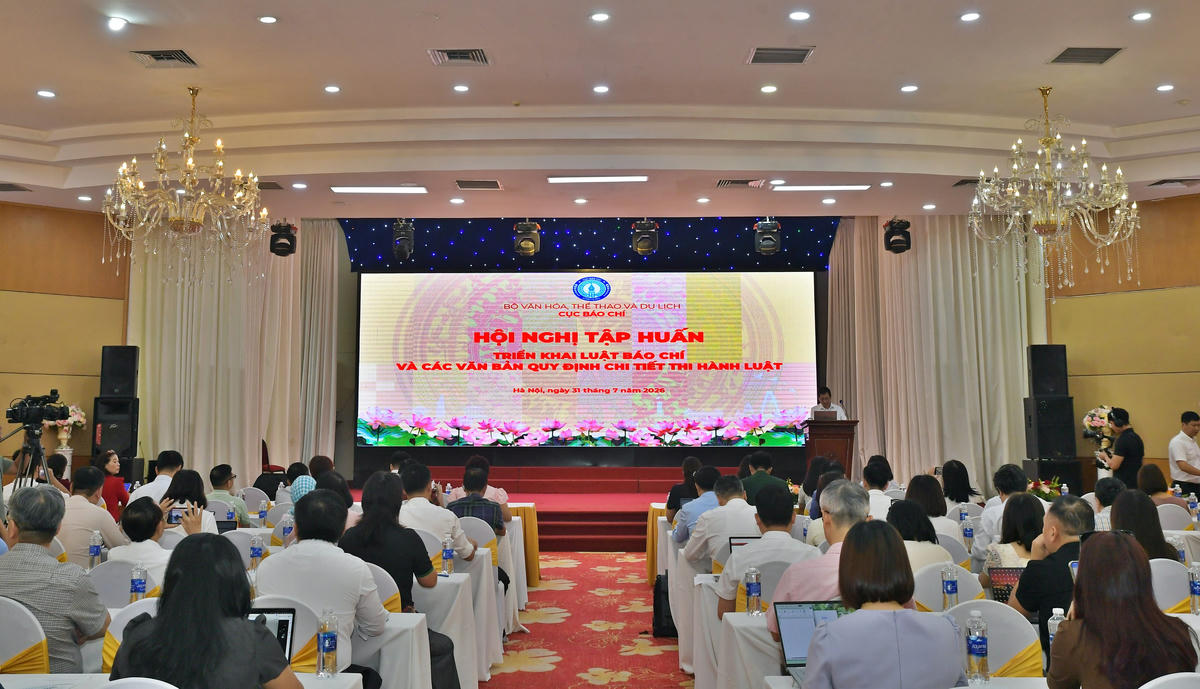 Tại điểm cầu hà Nội có gần 200 đại biểu tham dự Hội nghị tập huấn triển khai Luật Báo chí 2025 và các văn bản quy định chi tiết, hướng dẫn thi hành luật.