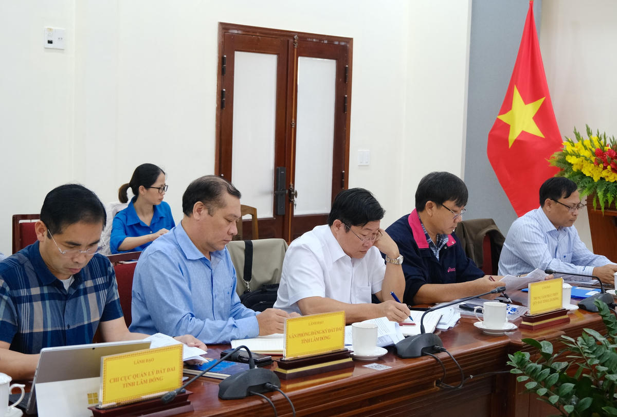 Đại diện lãnh đạo các sở, ngành, đơn vị dự buổi làm việc.