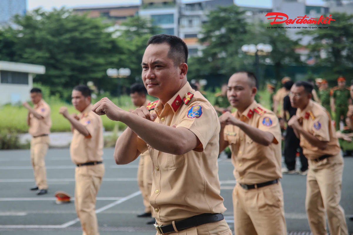 Hơn 3.000 cán bộ, chiến sĩ Công an Hà Nội tham gia đánh giá điều lệnh, quân sự, võ thuật năm 2026