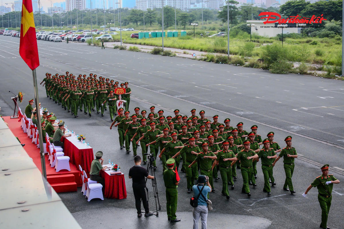 Nhấn mạnh vai trò của thể lực, bản lĩnh và kỹ năng nghiệp vụ, Thiếu tướng Nguyễn Ngọc Quyền cho rằng, lực lượng Cảnh sát PCCC&CNCH thường xuyên đối mặt với hiểm nguy khi thực hiện nhiệm vụ cứu người, cứu tài sản trong hỏa hoạn; còn lực lượng CSGT phải làm nhiệm vụ phân luồng, điều tiết giao thông trong điều kiện thời tiết khắc nghiệt.