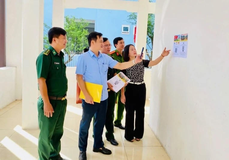 Điểm cung cấp mã QR hỗ trợ người dân tiếp cận thông tin tuyên truyền được triển khai tại nhiều xã miền núi xứ Thanh. Ảnh: Quỳnh Trâm