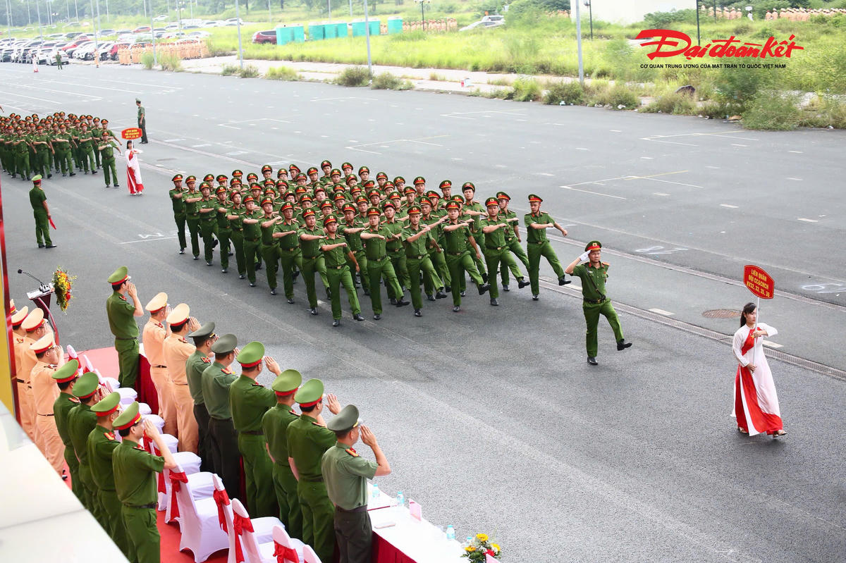 Hơn 3.000 cán bộ, chiến sĩ Công an Hà Nội tham gia đánh giá điều lệnh, quân sự, võ thuật năm 2026
