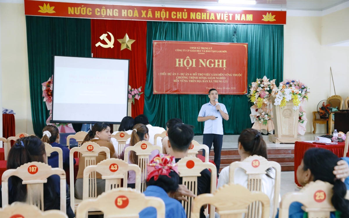 Hội nghị tư vấn việc làm, hướng nghiệp và xuất khẩu lao động cho người dân xã Trung Lý được tổ chức ngày 30/6. Ảnh: Đình Minh