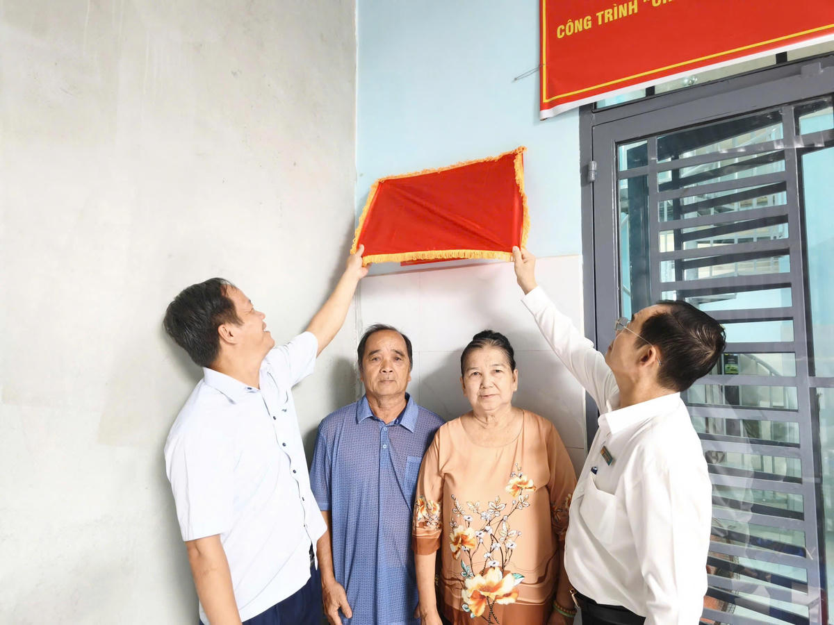 Một hoạt động trao nhà Đại đoàn kết tại TP Hồ Chí Minh. Ảnh: HC.