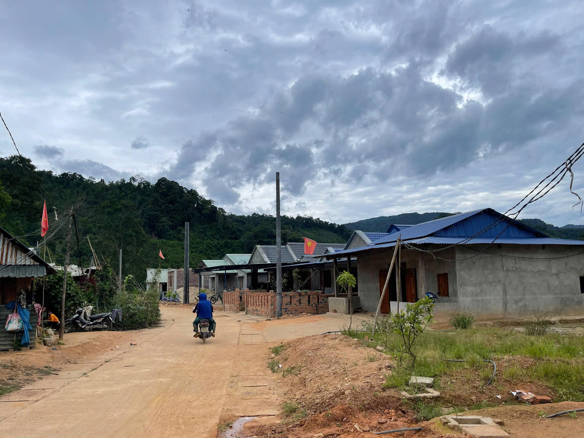 Làng Atêếp (xã A Vương, TP Đà Nẵng) hồi sinh sau những ngày bị thiên tai hoành hành. Ảnh: Tấn Trường.