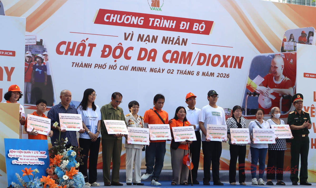 Hơn 5000 người đi bộ đồng hành vì nạn nhân chất độc da cam
