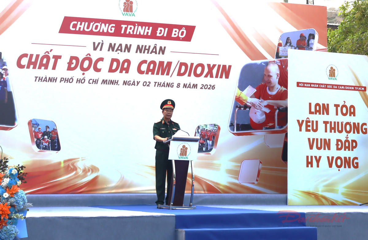 Thiếu tướng, PGS.TS, Thầy thuốc nhân dân Nguyễn Hồng Sơn, Chủ tịch Hội Nạn nhân chất độc da cam/dioxin TP Hồ Chí Minh phát biểu. Ảnh: T.Luân.