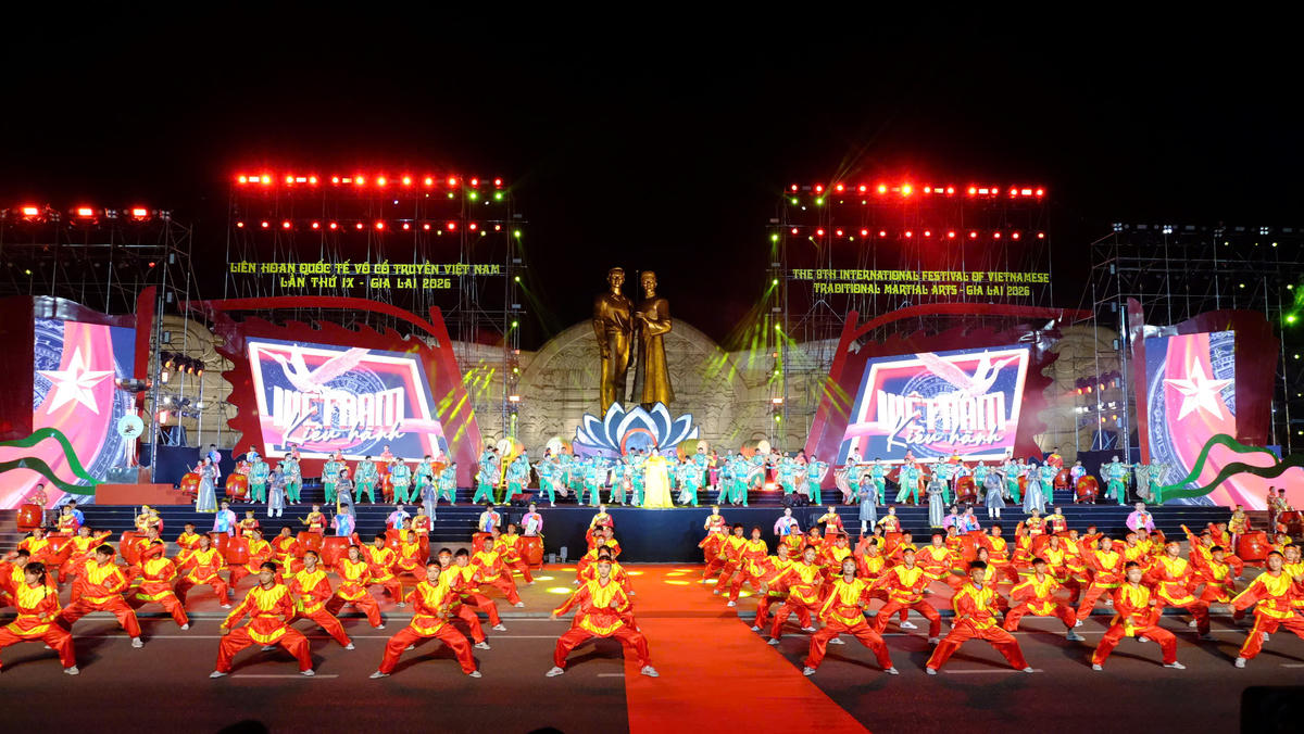 Một tiết mục múa võ tại lễ khai mạc. Ảnh: ĐS.