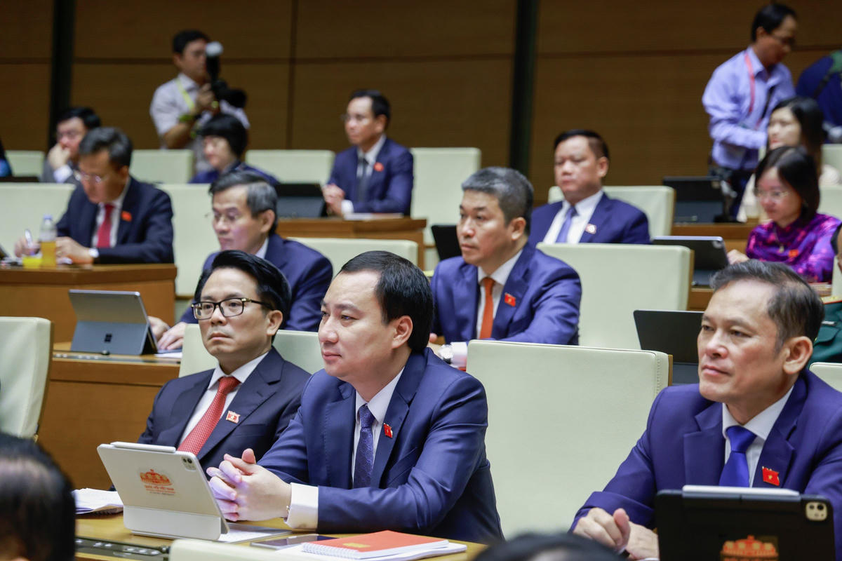 Các đại biểu tham dự phiên khai mạc Kỳ họp (Ảnh: Quang Vinh)