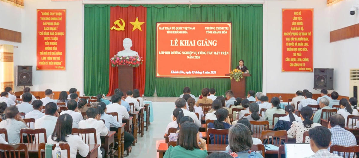 Lễ khai giảng lớp bồi dưỡng nghiệp vụ công tác Mặt trận cơ sở.