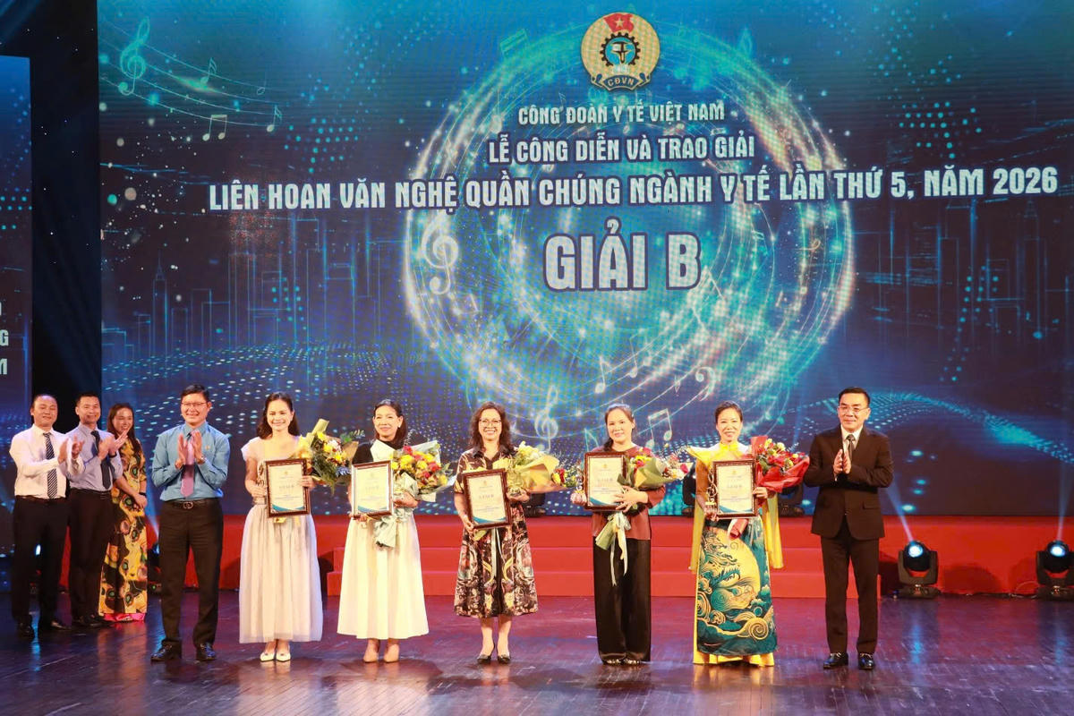 Trao giải thưởng Liên hoan Văn nghệ quần chúng ngành Y tế