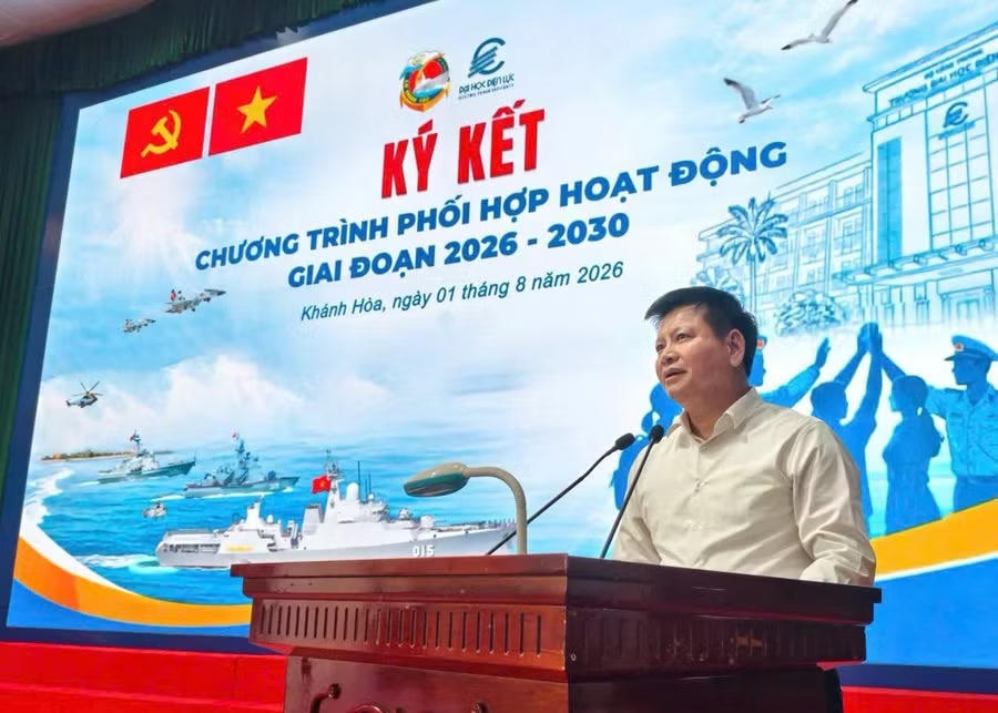 PGS.TS Đinh Văn Châu - Hiệu trưởng Trường Đại học Điện lực phát biểu tại lễ ký kết.