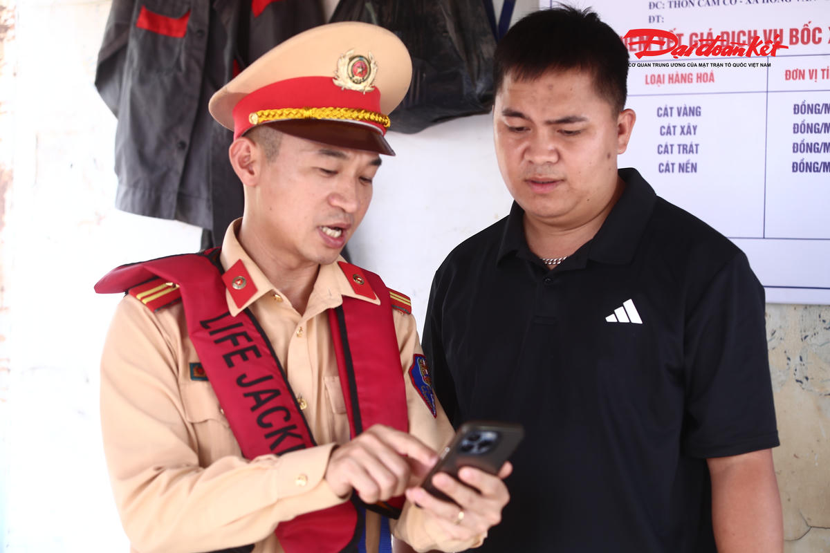 Ông Nguyễn Duy Khánh, chủ bến cát tại Thường Tín cho biết: "Theo tôi, đây là cách làm rất hiện đại và cần thiết. Tất cả các bến bãi đều được định vị rõ ràng trên bản đồ số nên cơ quan chức năng quản lý minh bạch, chính xác hơn. Đối với những bến hoạt động đúng quy định như chúng tôi thì cũng cảm thấy yên tâm vì mọi thông tin đều được công khai, rõ ràng".