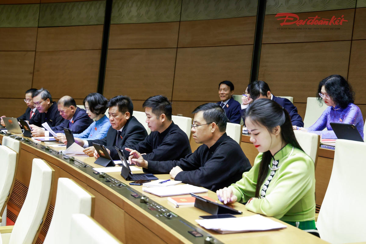 Các đại biểu dự phiên khai mạc kỳ họp không thường lệ thứ Nhất, Quốc hội khóa XVI. Ảnh: Quang Vinh