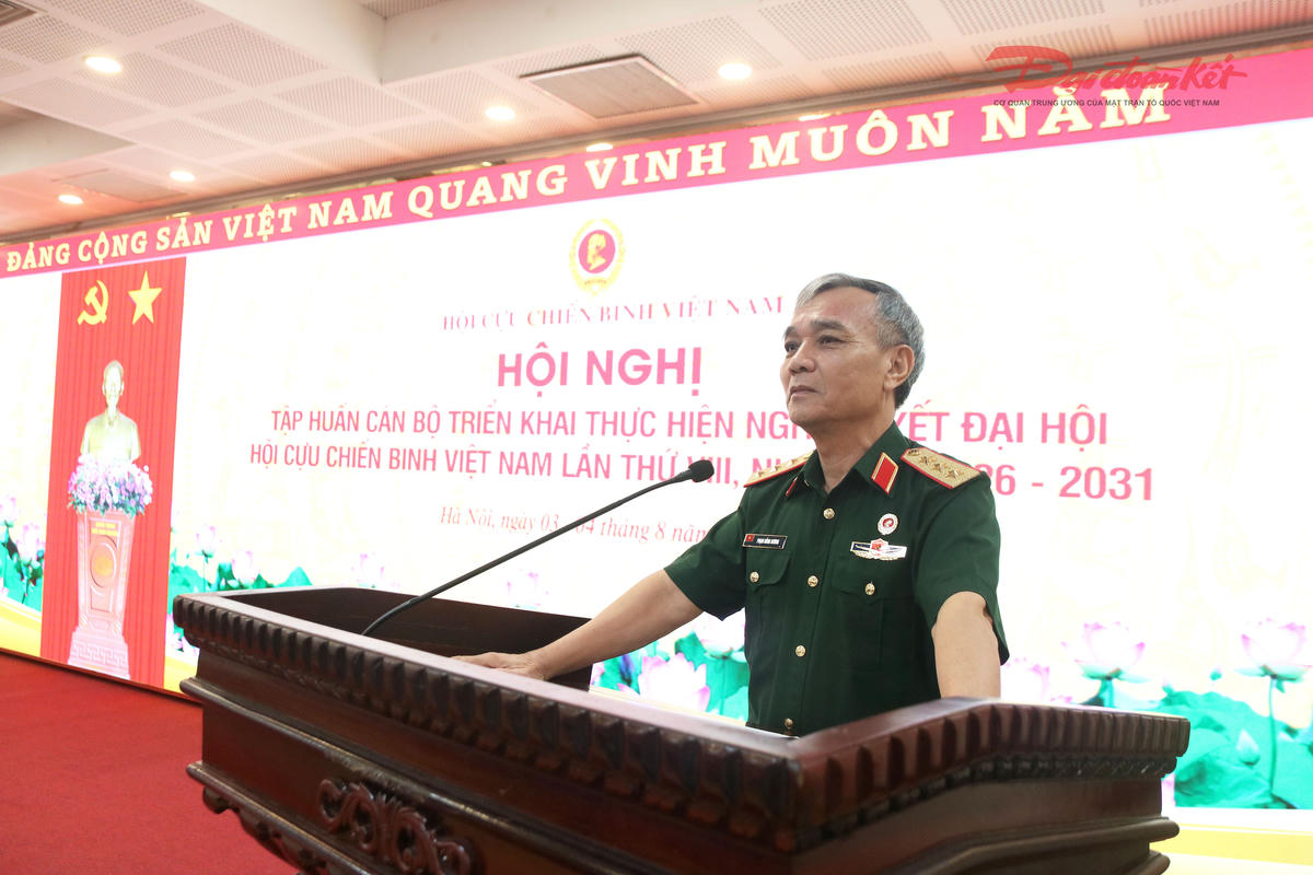 Thượng tướng Phạm Hồng Hương - Phó Chủ tịch Hội Cựu chiến binh Việt Nam phát biểu tại Hội nghị.