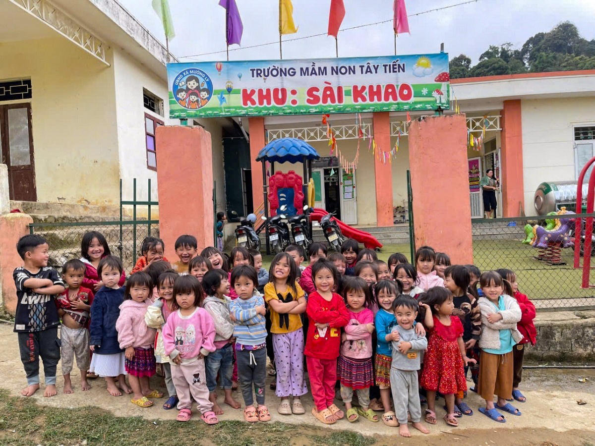 Học sinh ở Trường Mầm non Tây Tiến, biên giới xã Mường Lý được đi học đúng độ tuổi. Ảnh: Thế Lượng