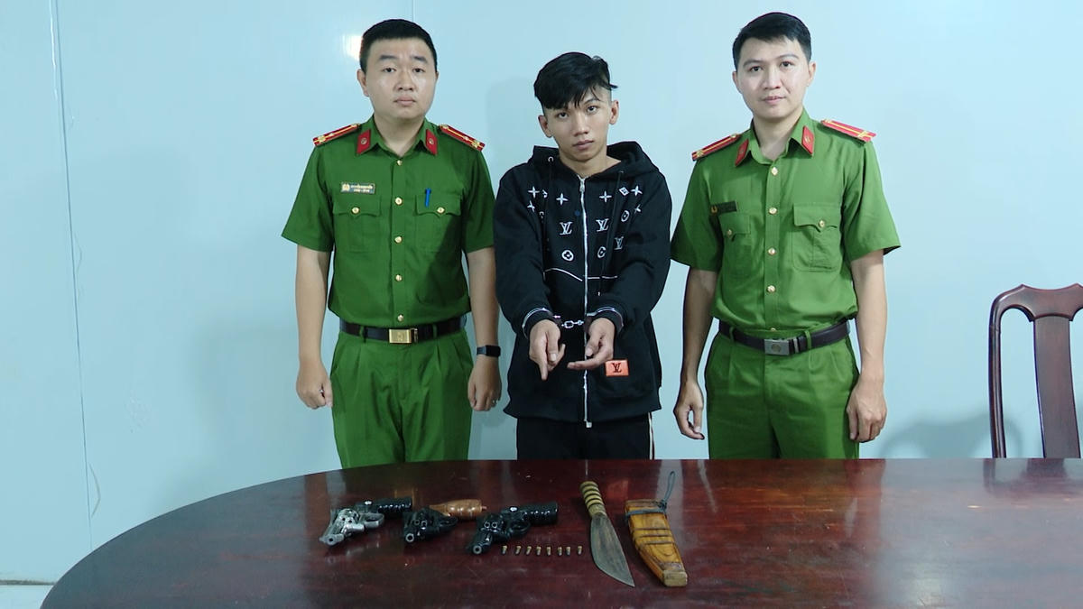 TPHCM: Công an thu giữ 3 khẩu súng trong vụ 'gây rối trật tự công cộng'