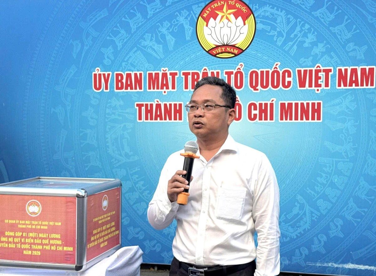 Ông Phạm Minh Tuấn - Phó Chủ tịch Ủy ban MTTQ Việt Nam TP Hồ Chí Minh phát biểu phát động đợt vận động hướng về biên giới, biển, đảo Tổ quốc. Ảnh: HT.
